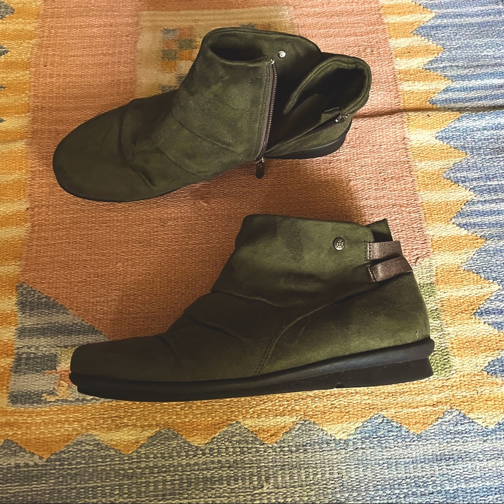 Bussola Suede Booties